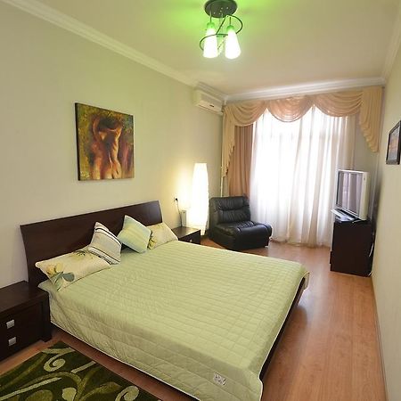 Apartments In The City Center On Sobornaya Street 니콜라예프 객실 사진
