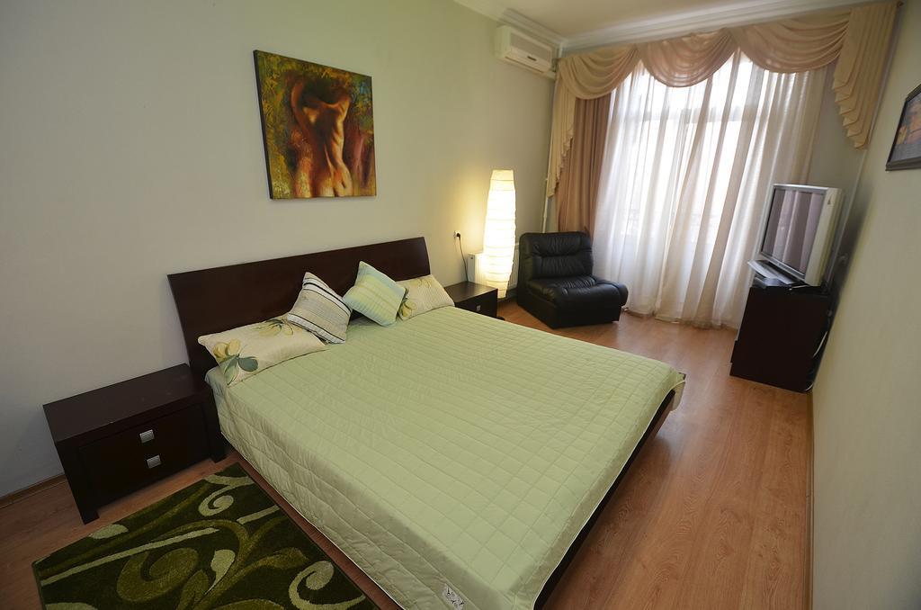 Apartments In The City Center On Sobornaya Street 니콜라예프 객실 사진